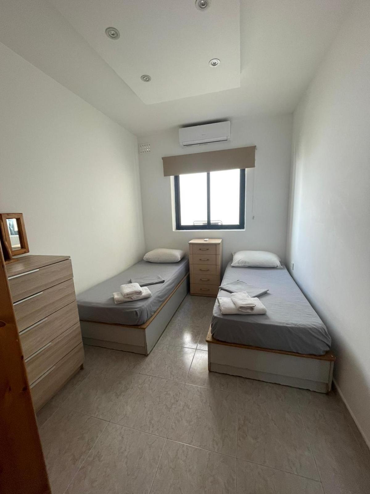 No 6 Poseidon Apartment Saint Julian's Bagian luar foto